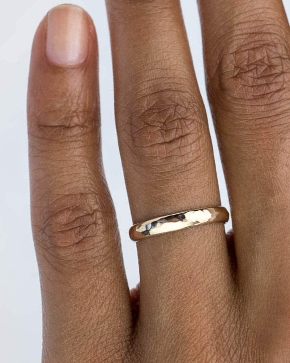 2018_Collection_Bands_On_Fig_Jazman_Milla_Round_Hammered_Narrow_Band-5_CROP_WEB2