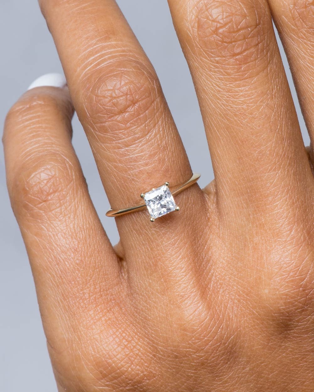 2019_on_figure_18d_avens_diamond_princess_ring_14y_1_web2_1.jpg