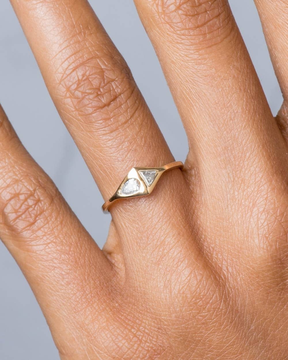 2019_on_figure_18d_pear_trillion_ring_14y_1_web2_1_1.jpg