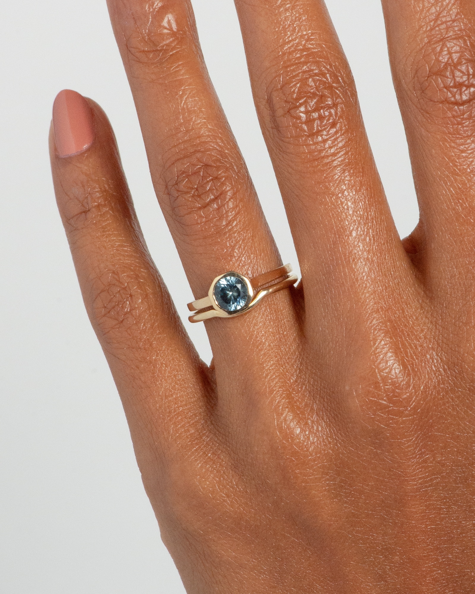 Allium Octad Blue Green Sapphire Ring with Nikko Curved Band on figure