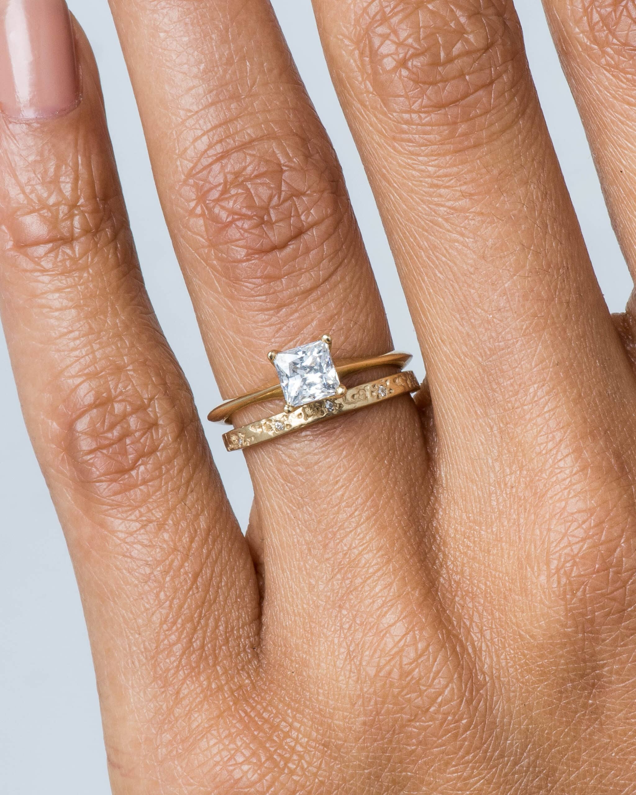 _DSC1654_Avens_Diamond_Princess_Ring_&_Dais_Diamond_Narrow_Band_WEB 2