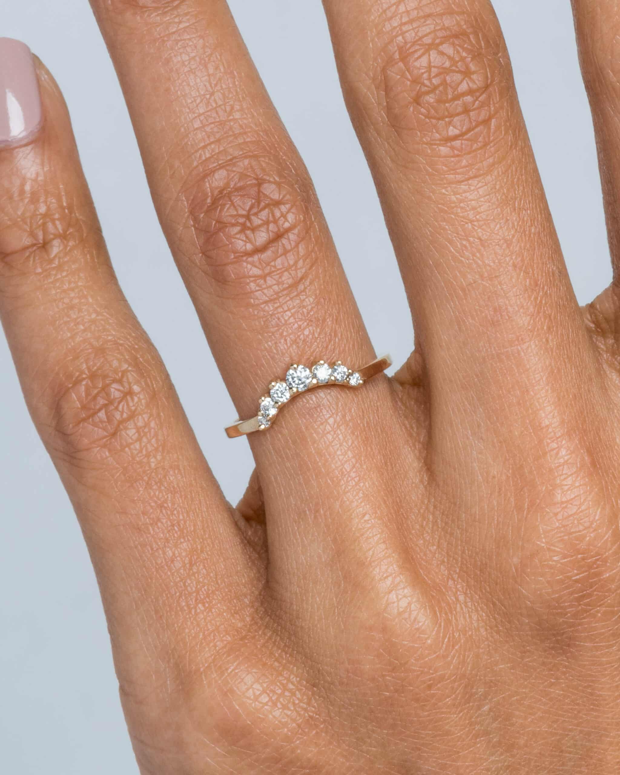 _DSC7459_Arco_Curved_Diamond_Band_WEB 2