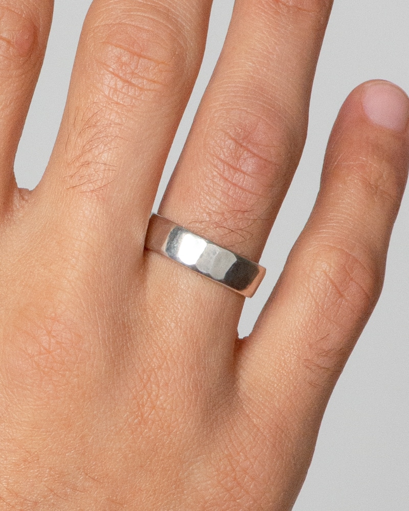 Milla Shoulder Hammered Wide Band 5mm_WEB2