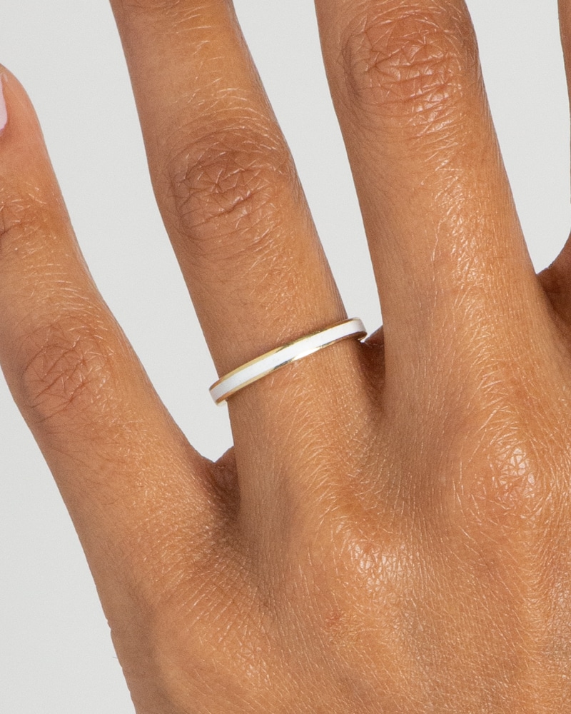 Senna Narrow Band with White Enamel on figure
