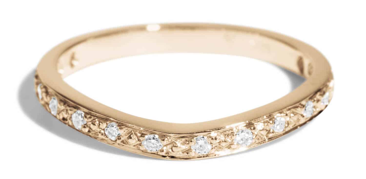 Luma Curved Diamond Band