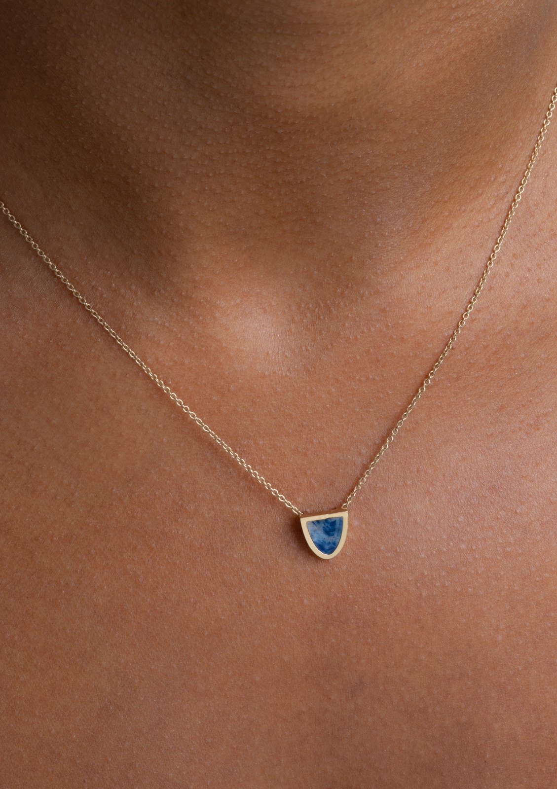 on_fig_sapphire_slice_pendant-14ky_w-8_2.jpg