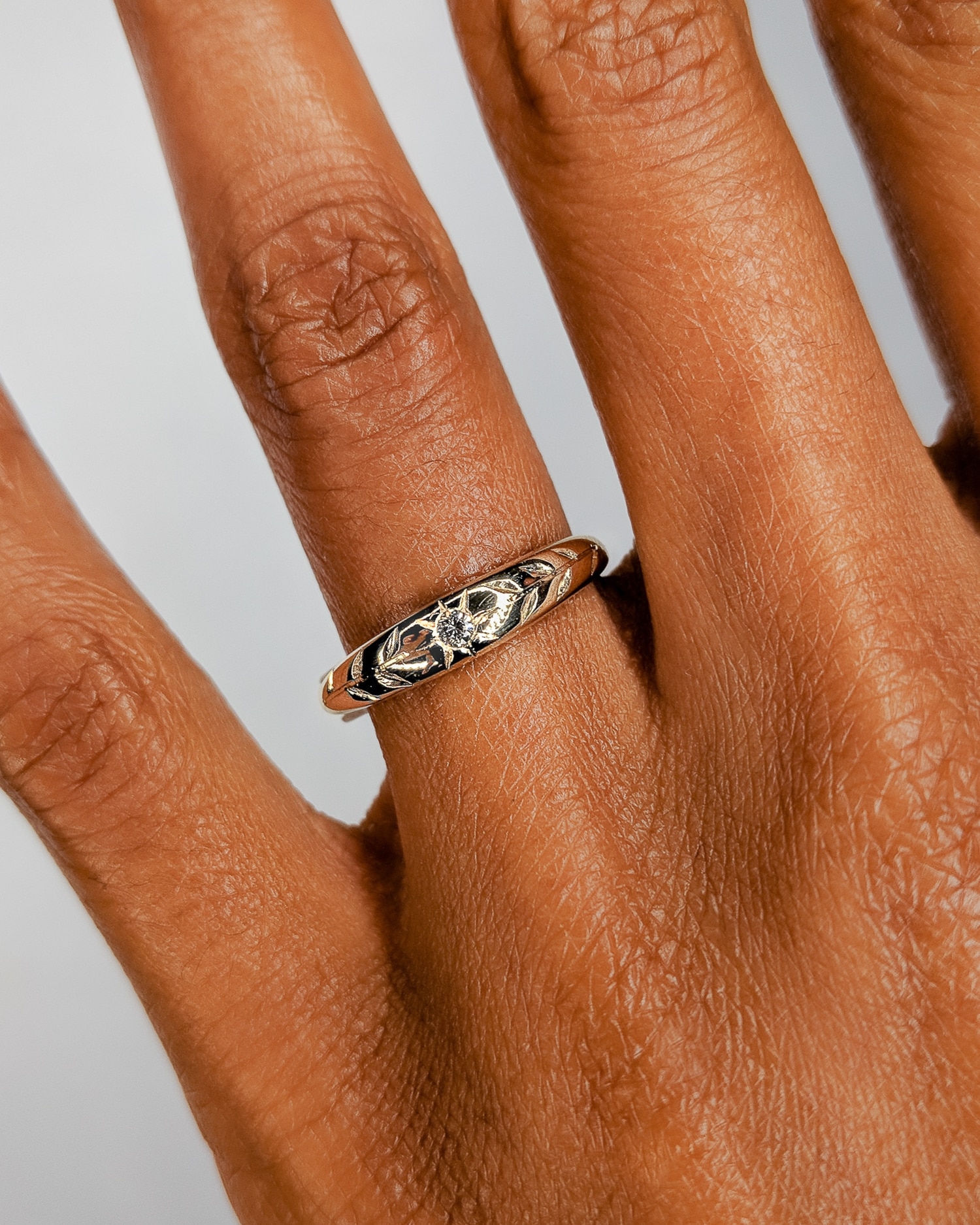 cust_heirloom_diamond_crescent_band_with_engraving_stern_14y_web2.jpg