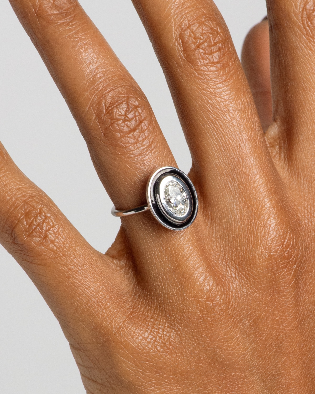 CUST_1ct_Oval_Senna_Ring_Leeke_PLAT_WEB2