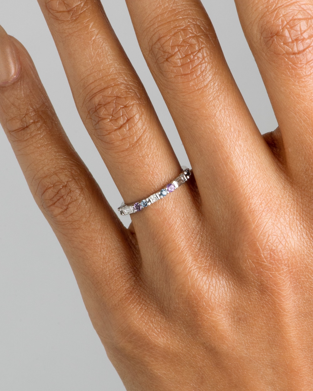 CUST_Baguette_Sapphire_Band_Dovi_PLAT_WEB2 (1)