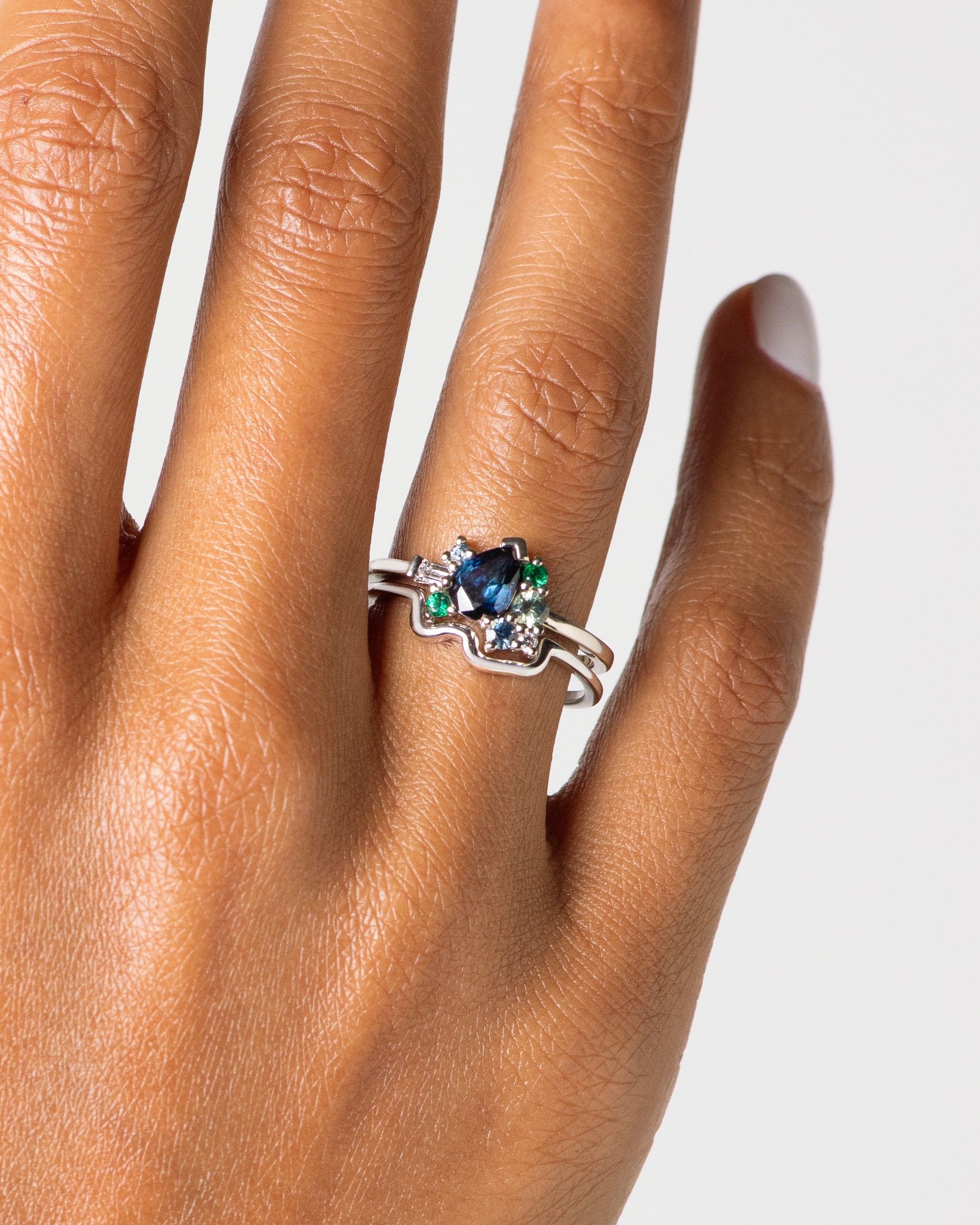 CUST_Cluster_Pear_Blue_Sapphire_and_Emerald_Ring_with_Cust_Band_14W_Torres_WEB2 (1)