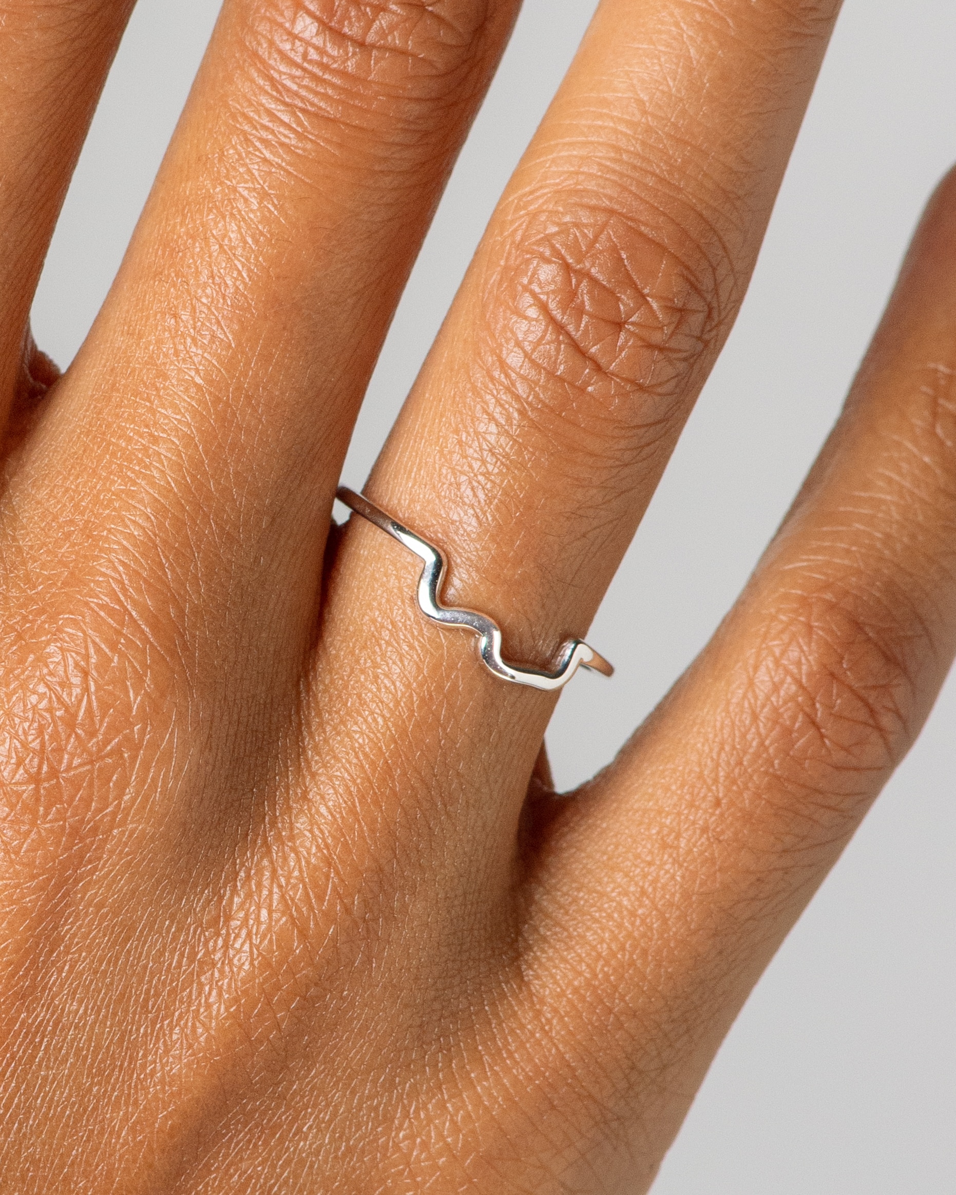 CUST_Curved_Shouldered_Band_Torres_14W_WEB2 (1)