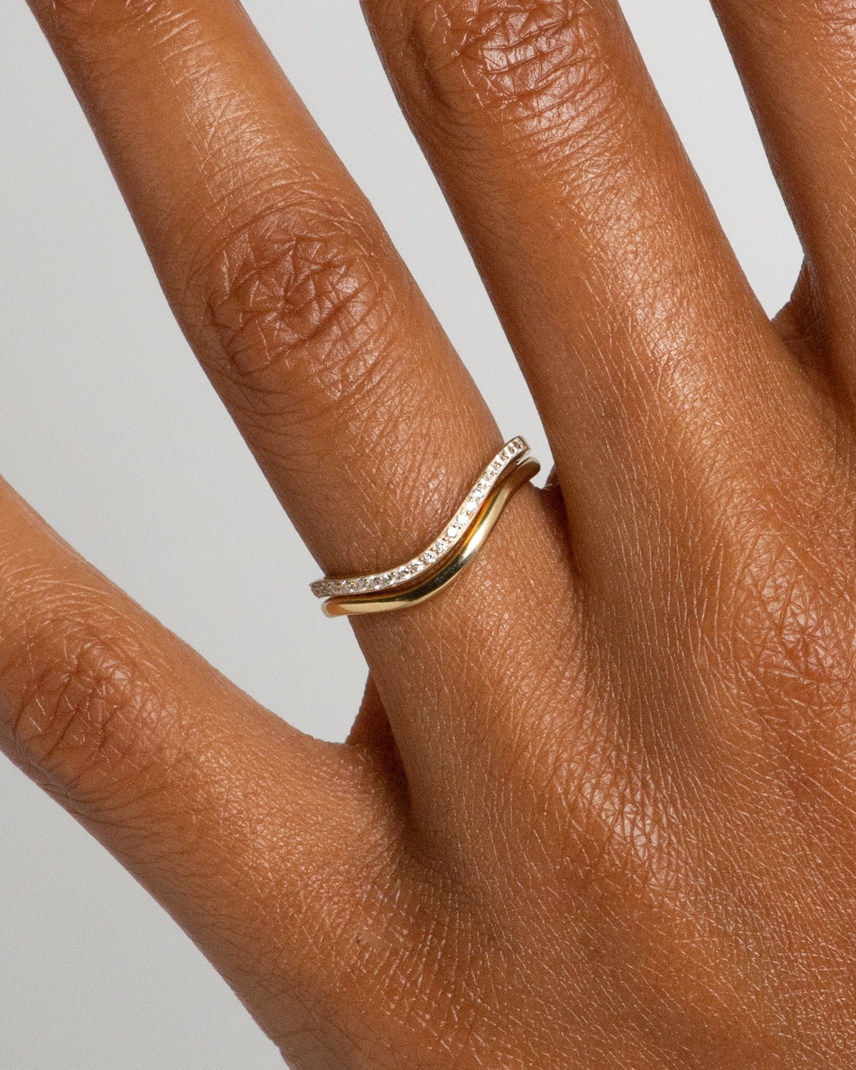 CUST_Milla_Curved_Band_Walley_18Y._WEB2