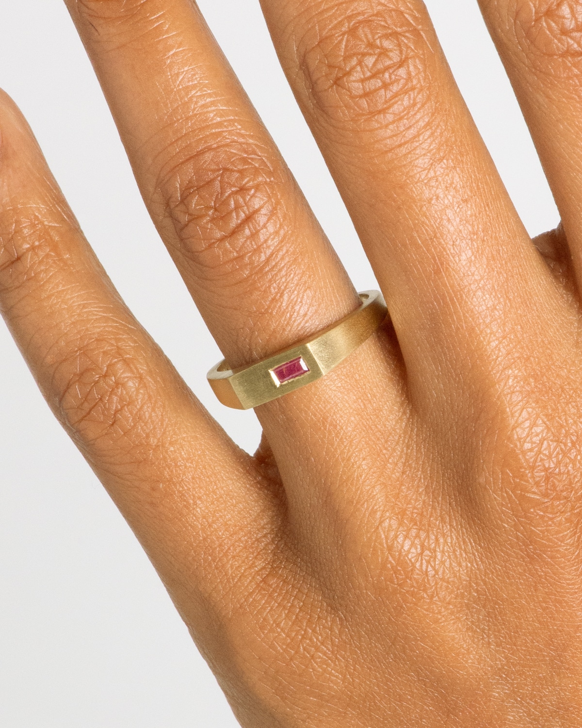 CUST_Narrow_Signet_Ring_Clements_18Y_WEB2