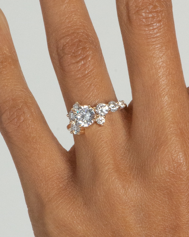 Burst Cluster Diamond Ring 2.0cts on figure