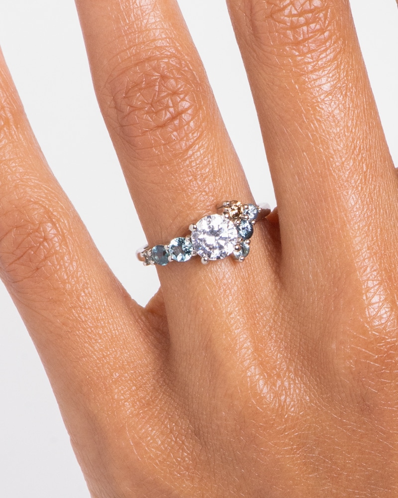 Radial Cluster Diamond Ring 1.0ct on figure