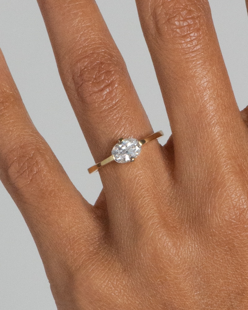 Yucca Oval Diamond Ring 1.0ct on figure