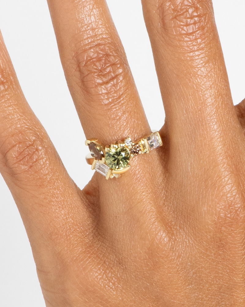 CUST_Cluster_Yellow-Green_Sapphire_with_Andalusite_and_Diamond_Ring_Lombard_18Y_WEB2 (3)