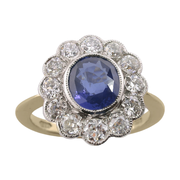 This impressive sapphire and diamond cluster ring is made in the vintage Edwardian style of the early 1900s.
Twelve round diamonds weighing 1.00 carat in total surround the central gemstone.